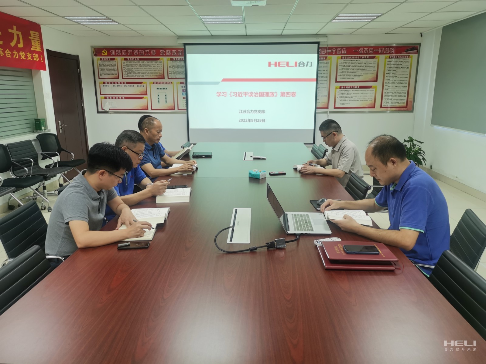 江苏必赢亚洲党支部学习现场.jpg